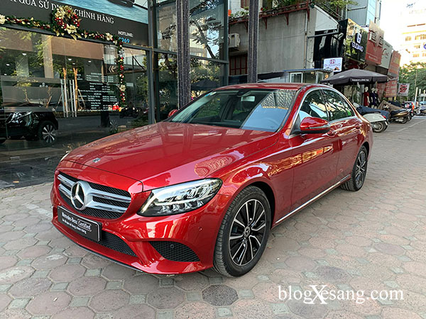 Mercedes Láng Hạ bán xe C200 cũ màu đỏ đời 2019 chạy lướt 3359 km giá rẻ