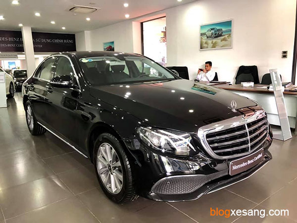 Xe Mercedes E200 cũ đời 2018 màu Đen chạy 11223 Km