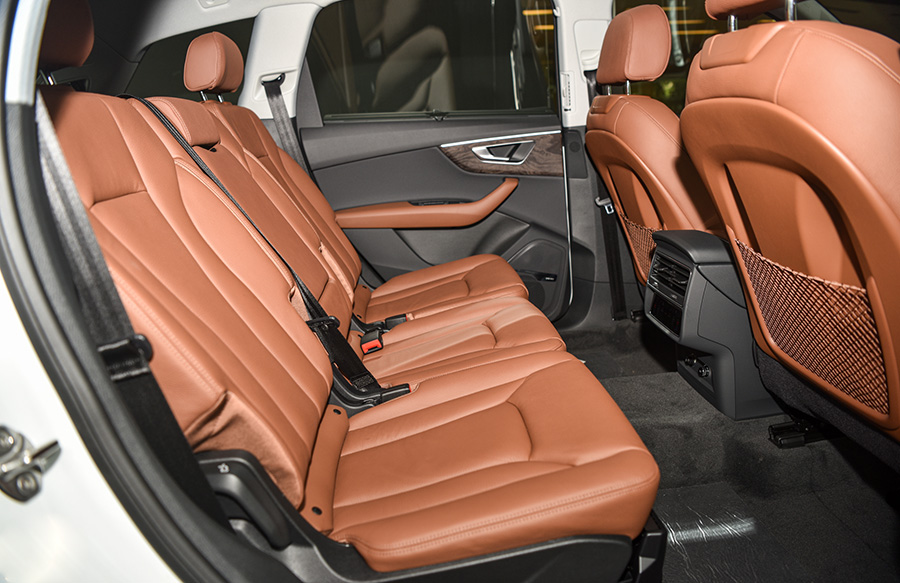 Hàng ghế 2 trên Audi Q7