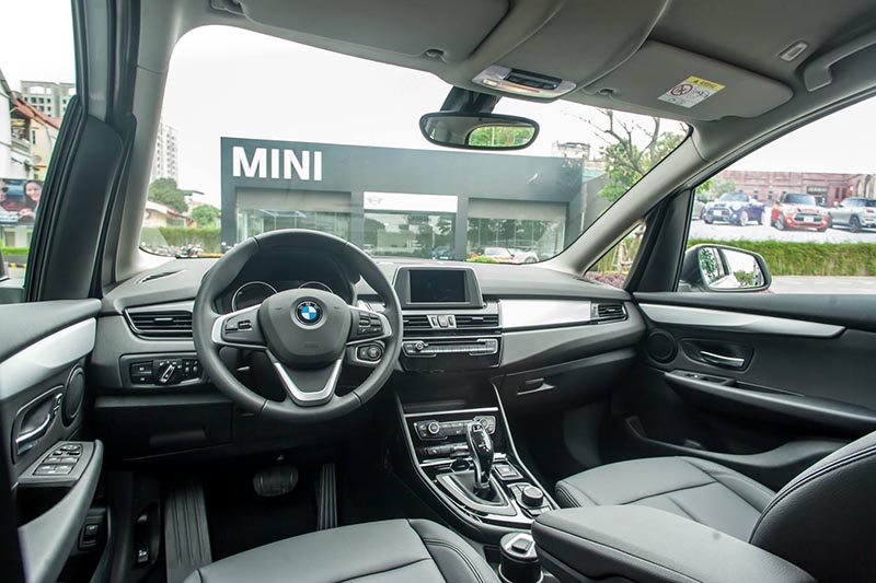 nội thất xe BMW 218i