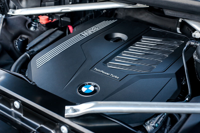 Khoang động cơ xe BMW X7