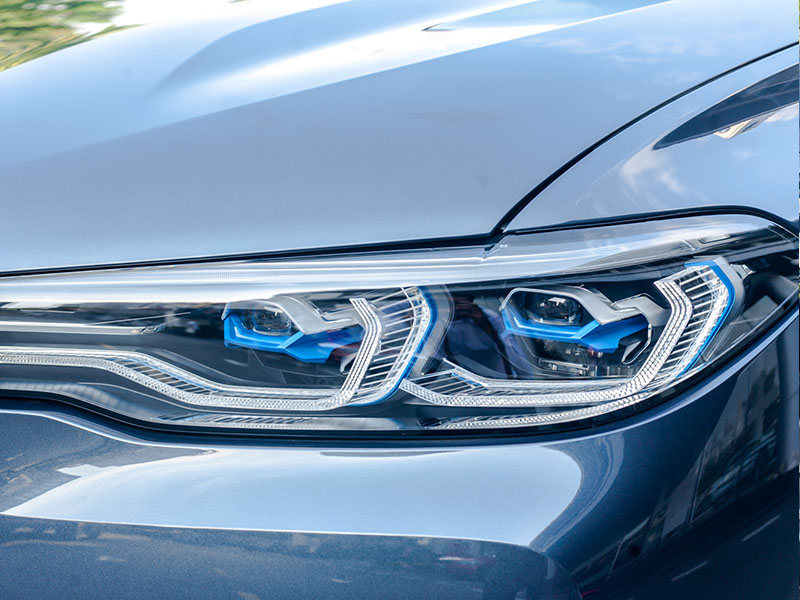 Cụm đèn pha Laserlight trên xe BMW X7 2020 | blogxesang.com