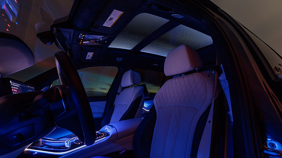 Hệ thống đèn viền trang trí LED trên BMW X7 2020