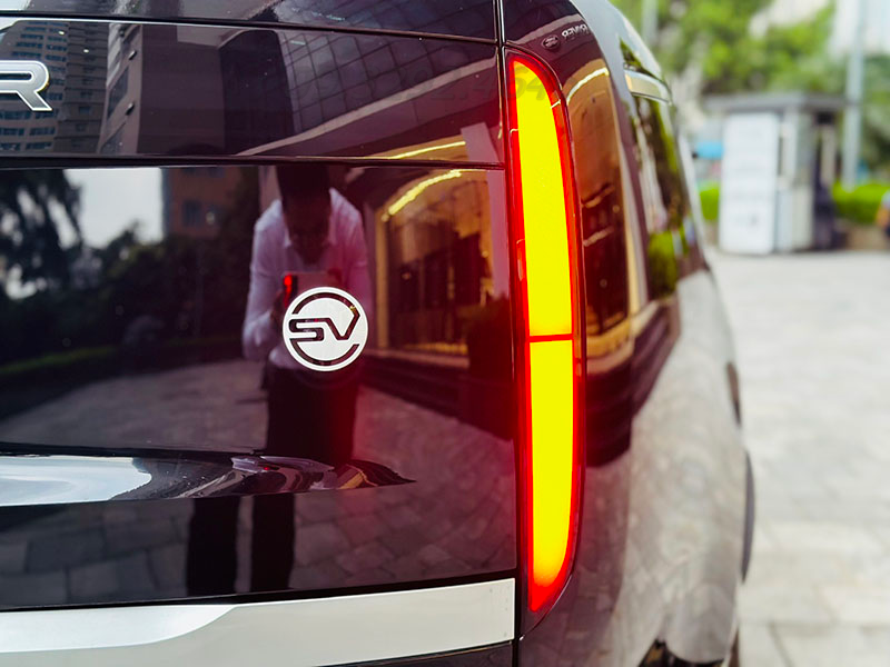 Đèn sau Range Rover SV Autobiography 2024 Màu Đen