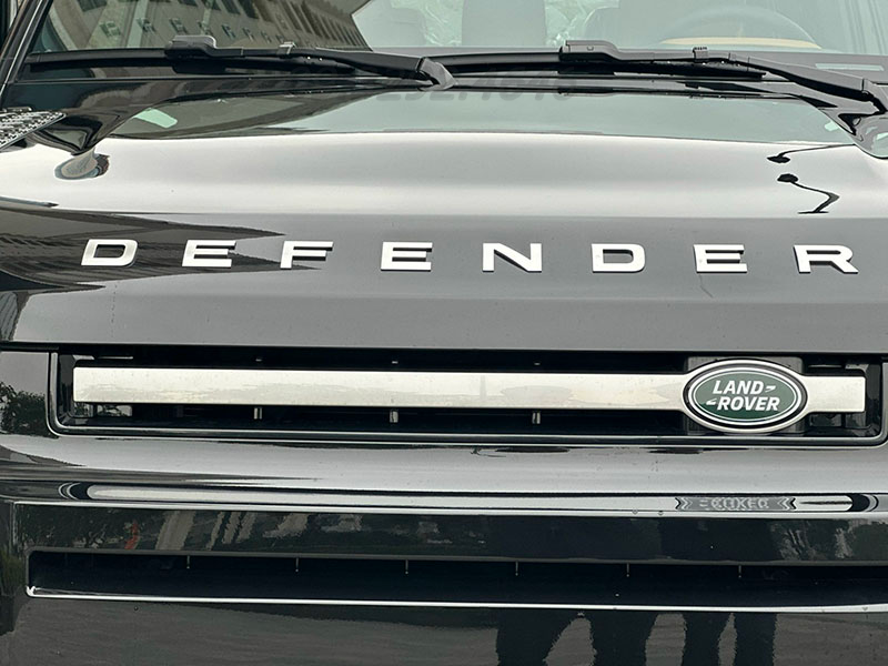 Logo xe Land Rover Defender 130 2024 