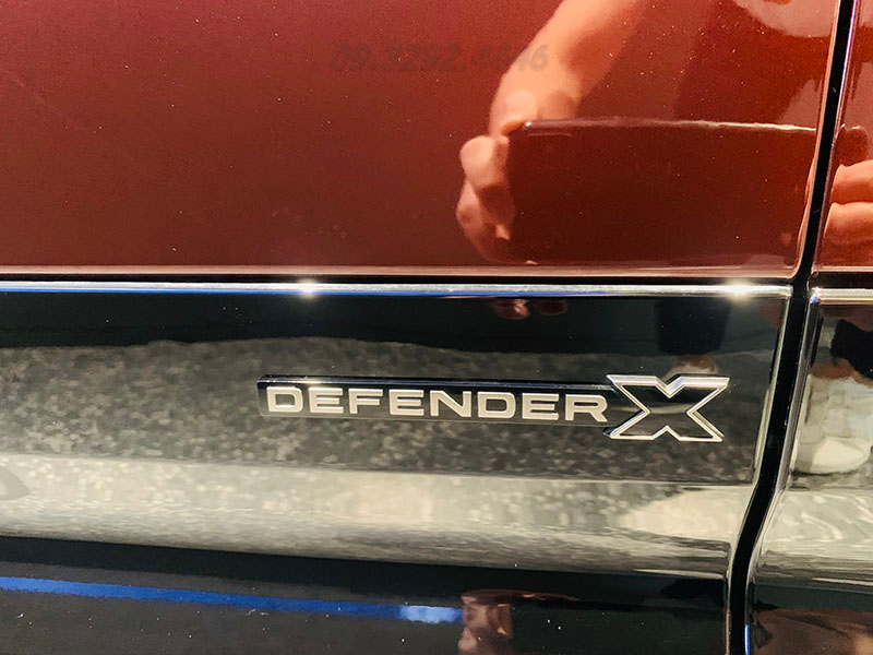 logo Land Rover Defender 130 X Dynamic 2024 Màu Đỏ 