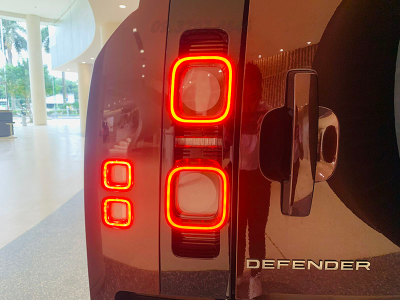 Đèn hậu Land Rover Defender 130 2024 