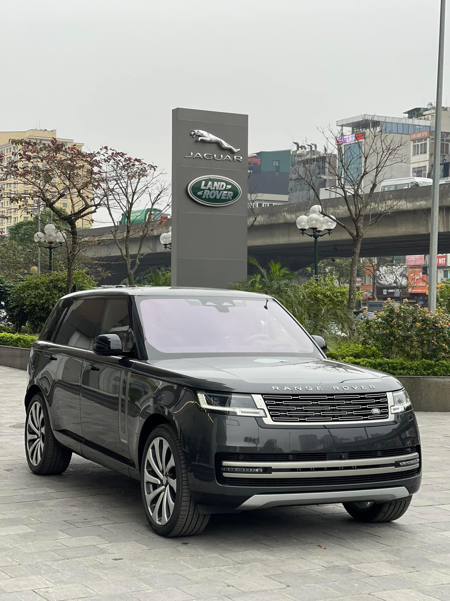 Chế độ bứt tốc Dynamic Launch trên xe Range Rover 2023