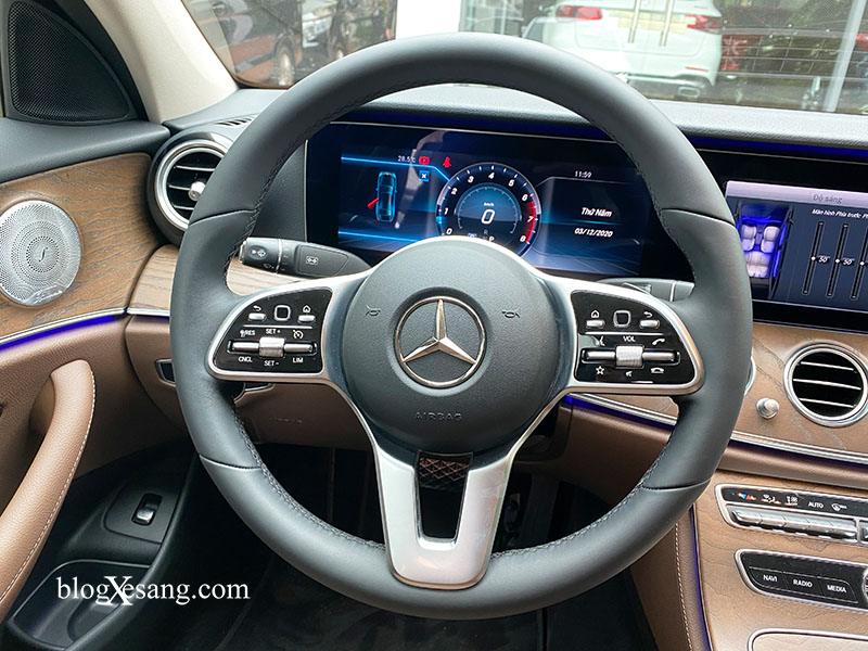 Vô lăng xe Mercedes E200 Exclusive | blogxesang.com