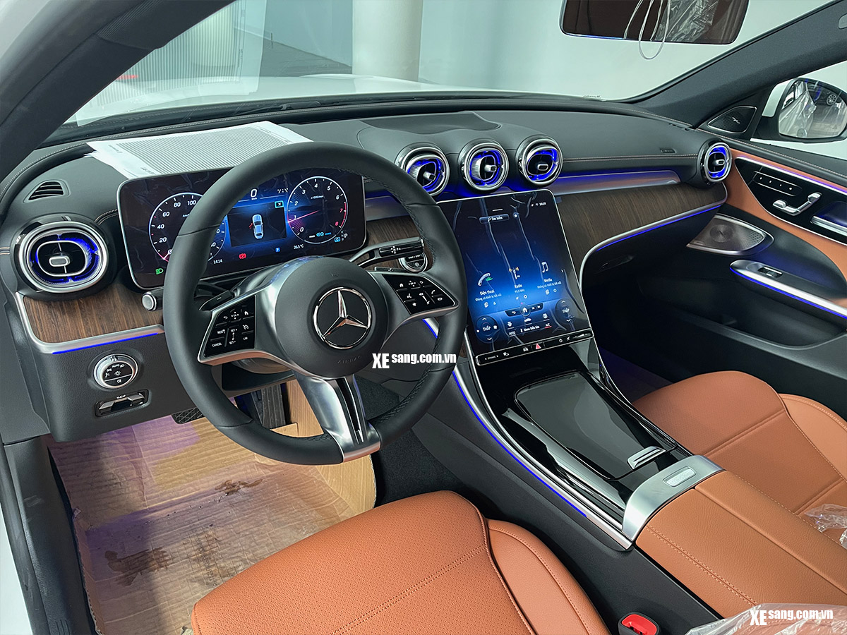 Khoang nội thất xe Mercedes C200 Avantgarde Plus