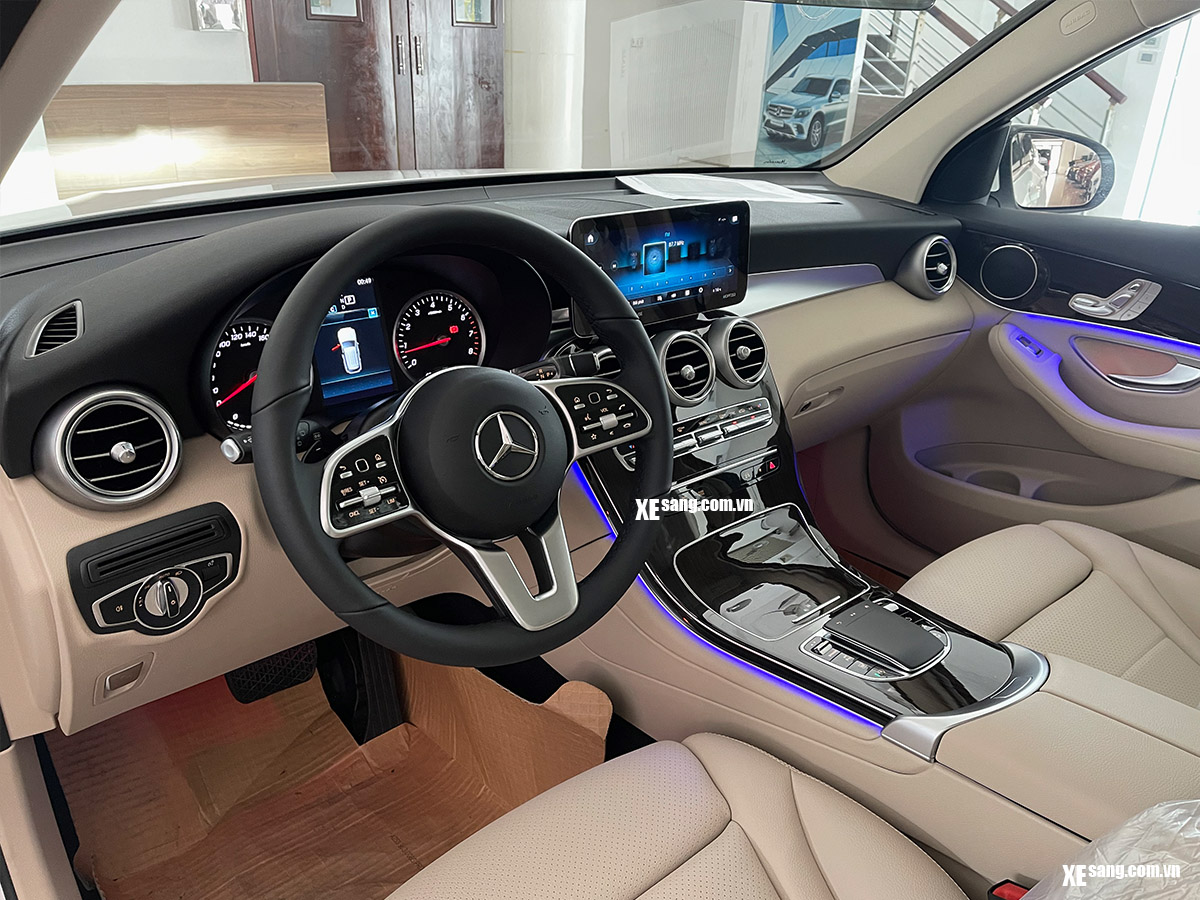 Khoang nội thất xe Mercedes GLC200