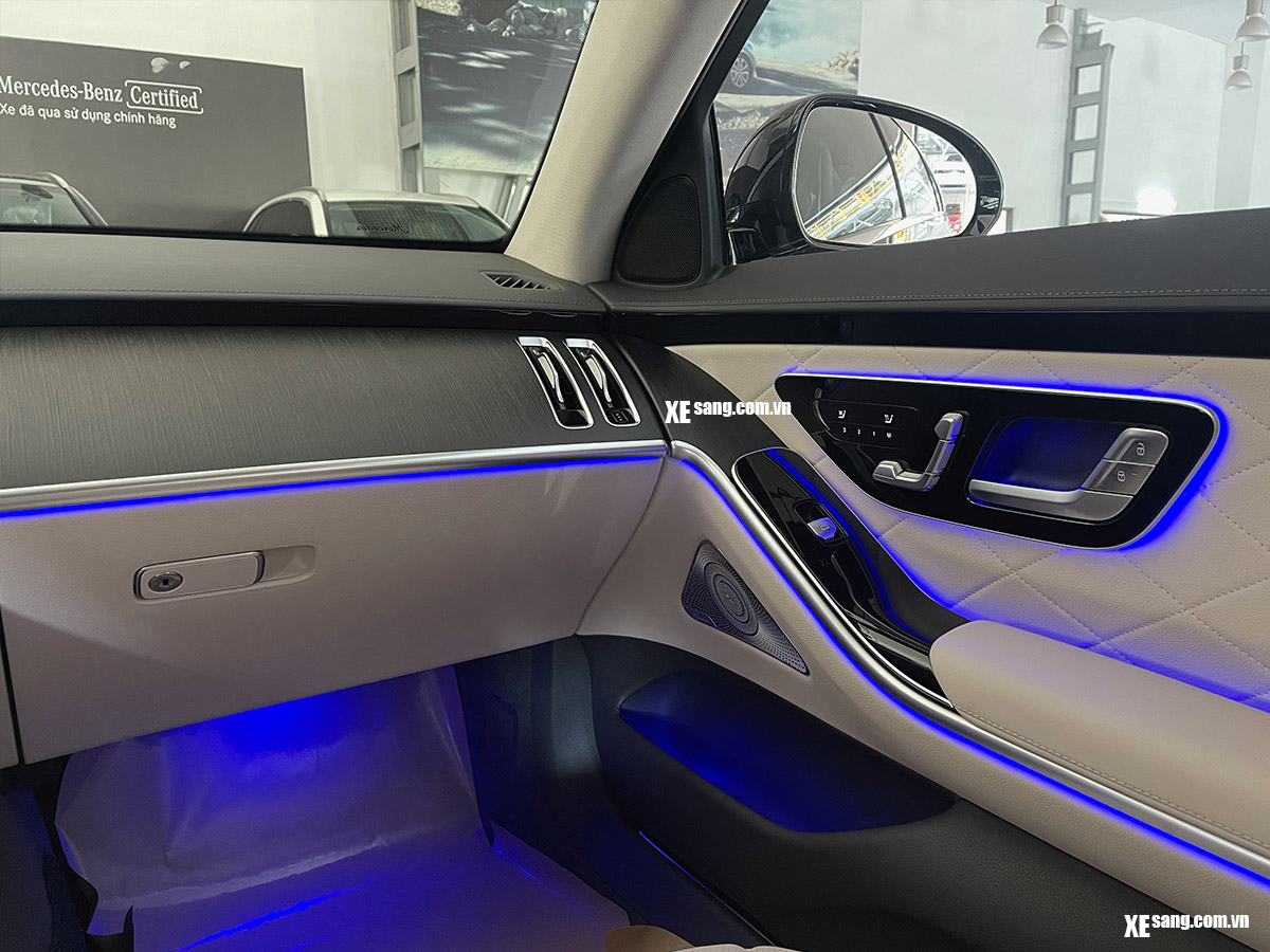 Hệ thống đèn nội thất trên xe Mercedes S450 2022