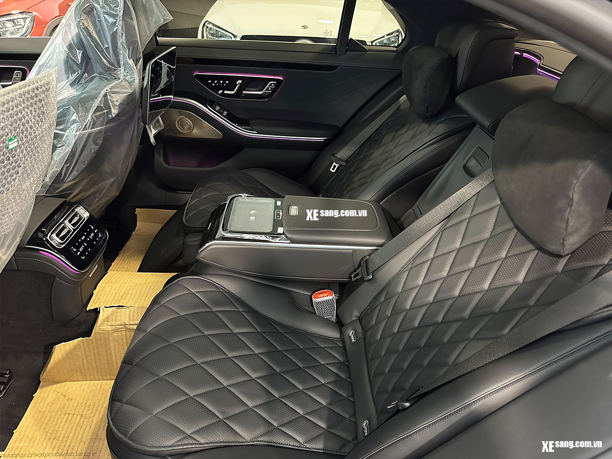 Khoang nội thất thương gia trên xe Mercedes S450 Luxury
