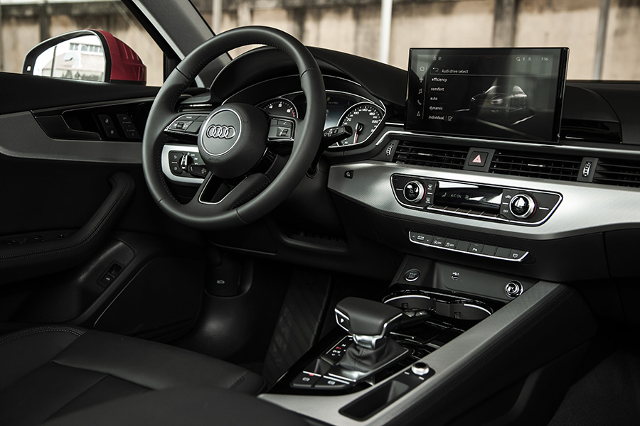 Khoang nội thất xe Audi A4