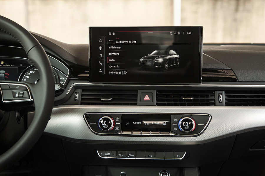 Màn hình điều khiển trung tâm trên xe Audi A4