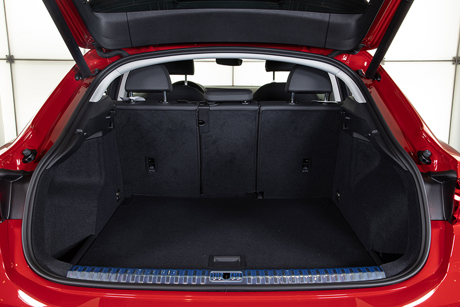 Khoang chứa đồ xe Audi Q3 -1