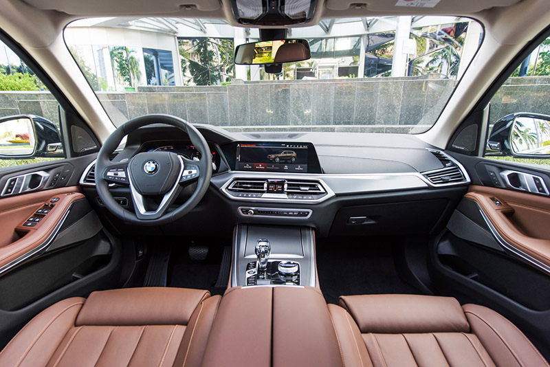 Nội thất của BMW X5  được hoàn thiện với các vật liệu cao cấp