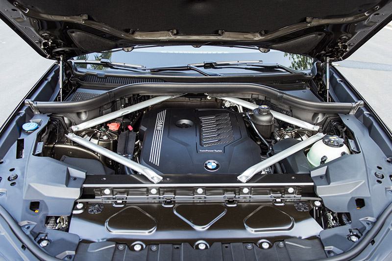 Khoang động cơ xe BMW X5
