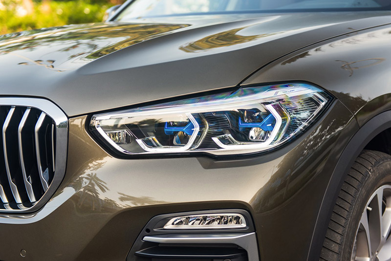BMW X5 xDrive40i Plus trang bị cụm đèn trước BMW Laserlight