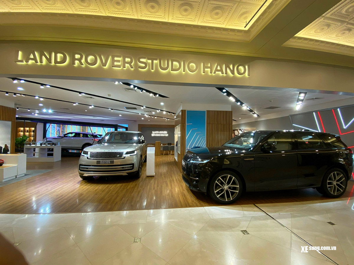 Land Rover Studio Hanoi tại Trung tâm thương mại Tràng Tiền Plaza