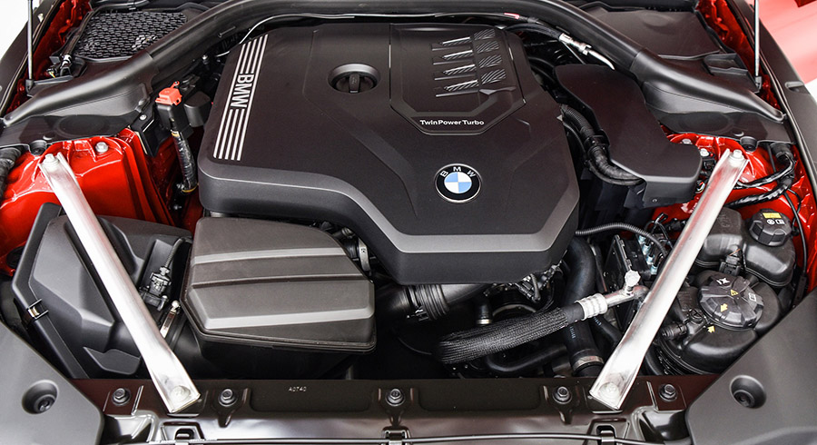 Khoang động cơ xe BMW Z4 sDrive30i M-Sport