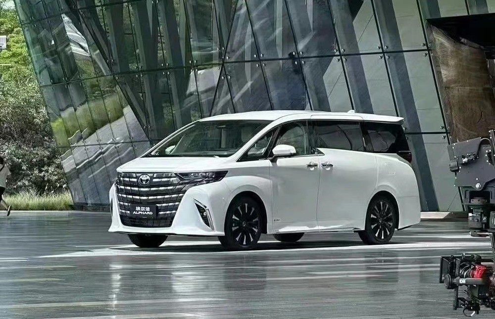 Toyota Alphard: Tổng hợp thông tin về giá xe, toàn bộ những khuyến mãi và đánh giá