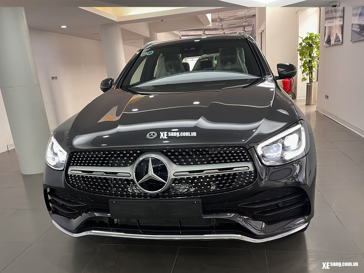 Chi tiết hình ảnh xe Mercedes GLC300 4Matic 2022 màu Xám Graphite nội thất  Đen