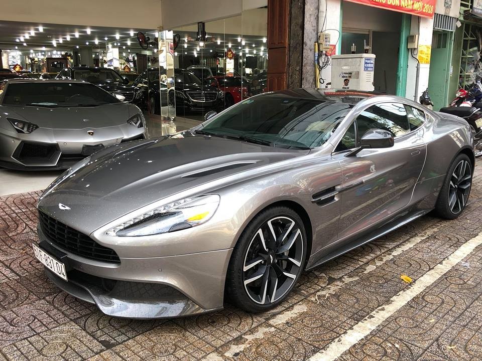 xe Aston Martin